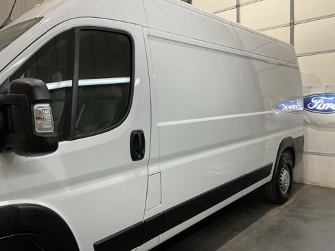 Used 2024 RAM ProMaster 2500 w/ Convenience Group image 5