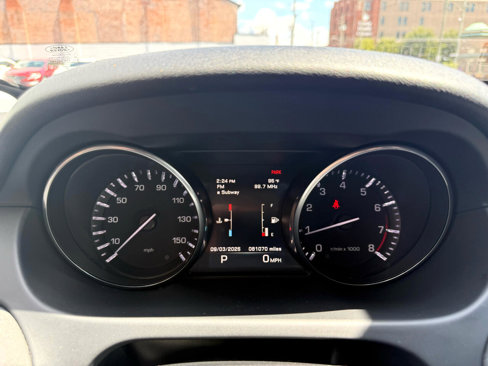 Used 2016 Land Rover Discovery Sport SE image 13