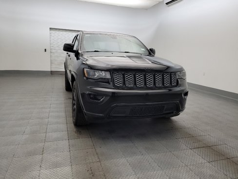 Used 2019 Jeep Grand Cherokee Altitude image 14