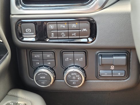 New 2025 GMC Yukon Denali w/ Denali Reserve Package image 11