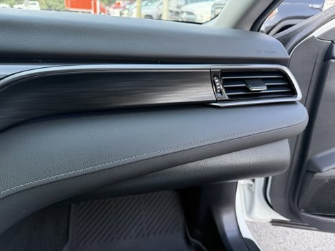 Used 2022 Toyota Camry XLE image 7