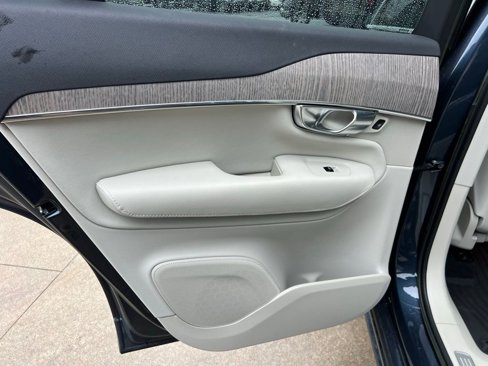 Used 2023 Volvo XC90 B6 Plus w/ Protection Package Premier image 23