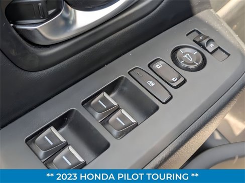 Used 2023 Honda Pilot Touring image 12