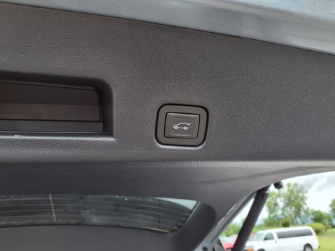 New 2025 Chevrolet Traverse LT w/ Sun and Wheel Package image 9