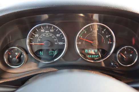 Used 2018 Jeep Wrangler Unlimited Rubicon w/ Connectivity Group image 12