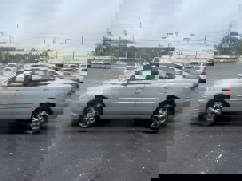 Used 2009 Buick LaCrosse CX image 5