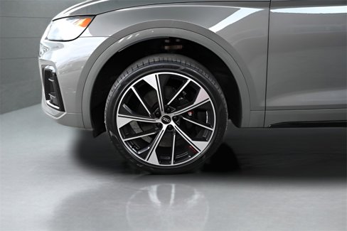 Used 2024 Audi SQ5 Premium Plus w/ Premium Plus Package image 9