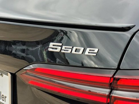 New 2026 BMW 550e xDrive w/ Executive Package image 8