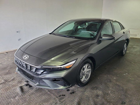 Used 2024 Hyundai Elantra SE image 1