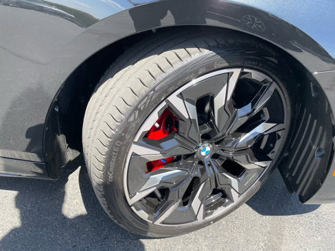 New 2026 BMW 550e xDrive w/ Premium Package image 22