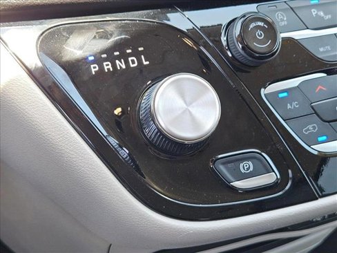 Used 2024 Chrysler Pacifica Touring-L image 12