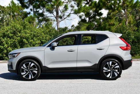 Used 2024 Volvo XC40 B5 Plus image 25
