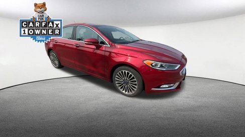 Used 2017 Ford Fusion SE w/ Fusion SE Technology Package image 2