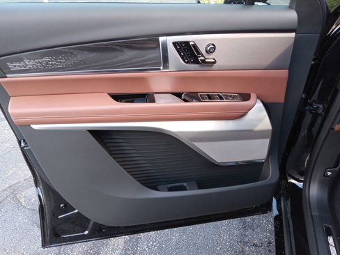 New 2026 Cadillac Vistiq Platinum image 7