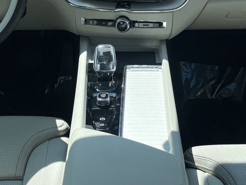 New 2026 Volvo XC60 T8 Ultra image 22