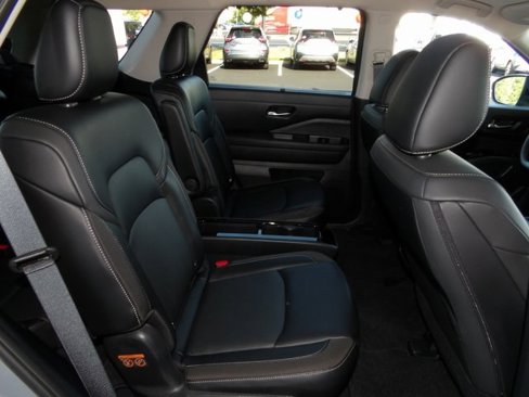 Certified 2024 Nissan Pathfinder SL w/ SL Premium Package image 32