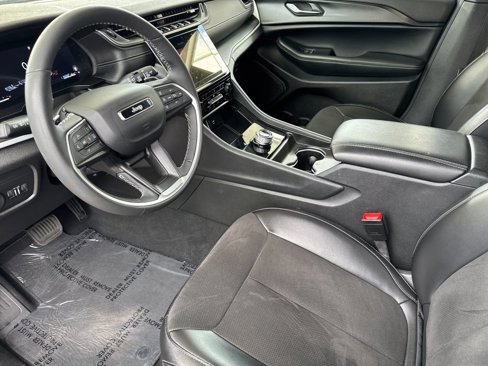 Used 2024 Jeep Grand Cherokee L Laredo image 10