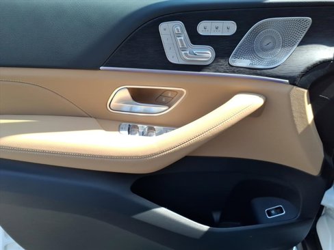 New 2026 Mercedes-Benz GLS 450 4MATIC image 16