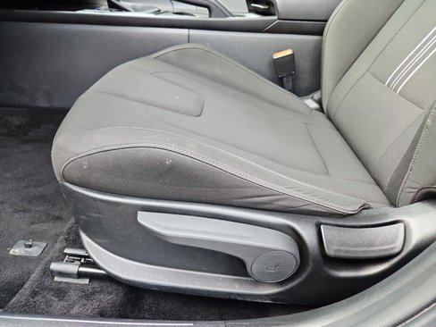 Used 2024 Hyundai Elantra SEL image 25