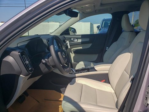 New 2026 Volvo XC40 B5 Ultra w/ Protection Package Premier image 7