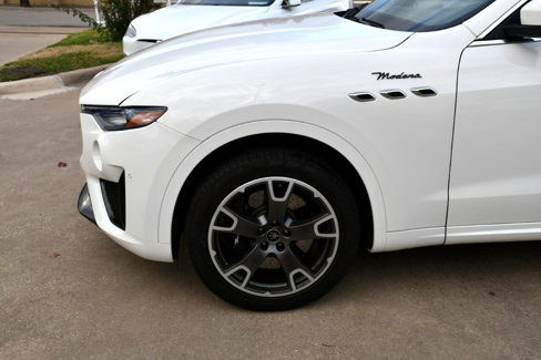 Used 2023 Maserati Levante Modena image 4