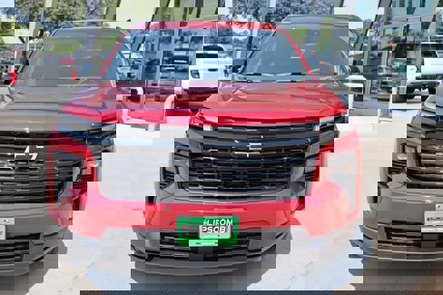 New 2026 Chevrolet Traverse LT w/ Midnight/Sport Edition image 2
