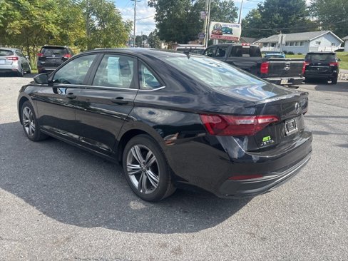 Used 2022 Volkswagen Jetta SE image 4