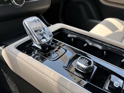 New 2026 Volvo XC90 B6 Plus w/ Protection Package Premier image 11