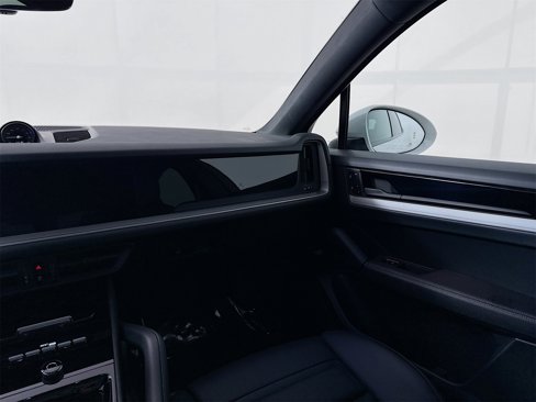 Used 2024 Porsche Cayenne S image 19