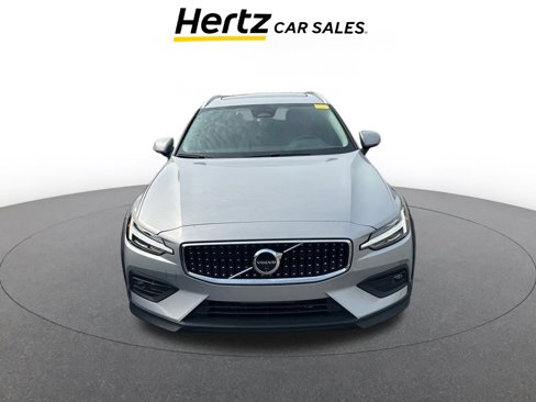 Used 2025 Volvo V60 B5 Cross Country Plus image 2