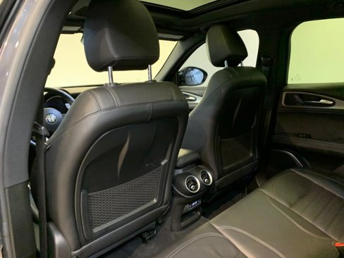 Used 2023 Alfa Romeo Stelvio Veloce image 39