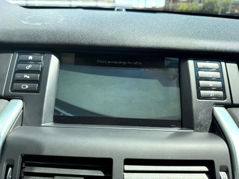 Used 2016 Land Rover Discovery Sport SE image 11
