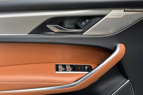 Used 2025 Jaguar F-PACE R-Dynamic S image 10