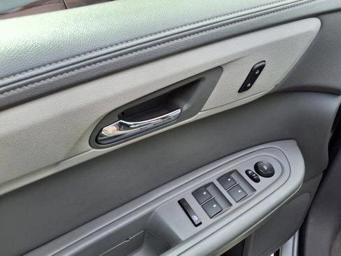 Used 2016 Chevrolet Traverse LT image 14