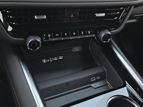 New 2025 Chevrolet Suburban Z71 w/ Comfort Package image 30