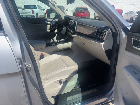 Used 2024 Volkswagen Atlas SEL Premium R-Line image 12
