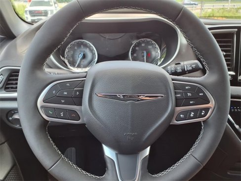 New 2025 Chrysler Voyager LX image 11