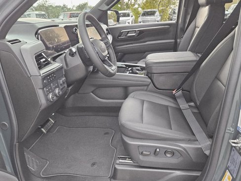 New 2026 Chevrolet Suburban Z71 image 11