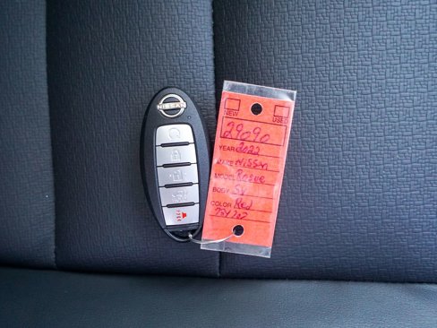 Used 2022 Nissan Rogue SV w/ SV Premium Package image 32