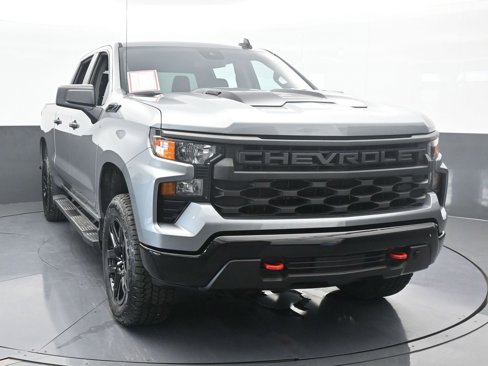 Used 2025 Chevrolet Silverado 1500 Custom Trail Boss w/ LPO, Dark Essentials Package image 9