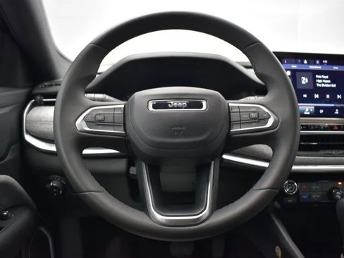 Used 2024 Jeep Compass Latitude image 20