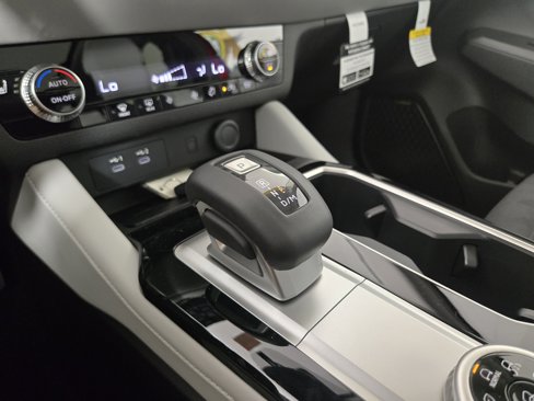 New 2025 Mitsubishi Outlander SE image 24