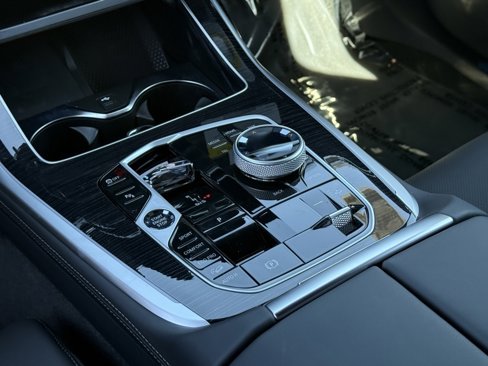 New 2026 BMW X7 M60i w/ Climate Comfort Package image 25