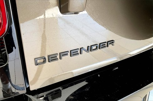 New 2025 Land Rover Defender 90 X-Dynamic SE image 12