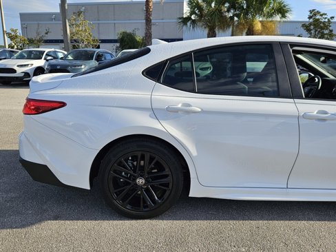Used 2025 Toyota Camry SE image 4