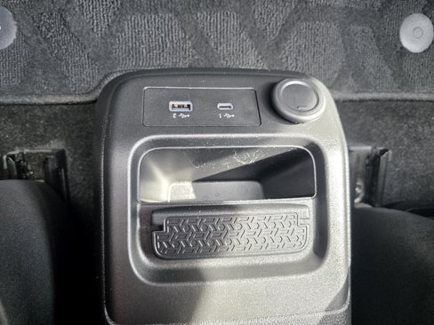 Used 2024 Nissan Ariya AWD image 32