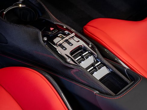 Used 2023 Ferrari SF90 Spider image 15