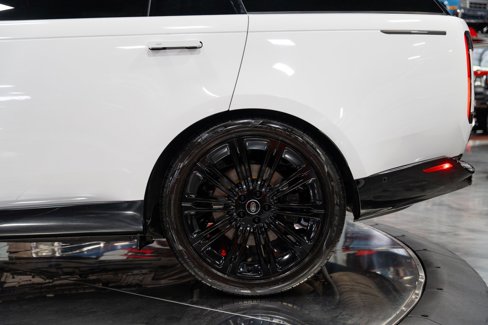 Used 2023 Land Rover Range Rover Long Wheelbase SE image 15