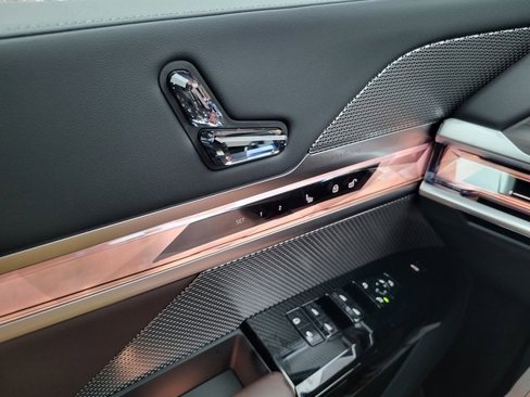 New 2025 BMW i7 xDrive60 image 30