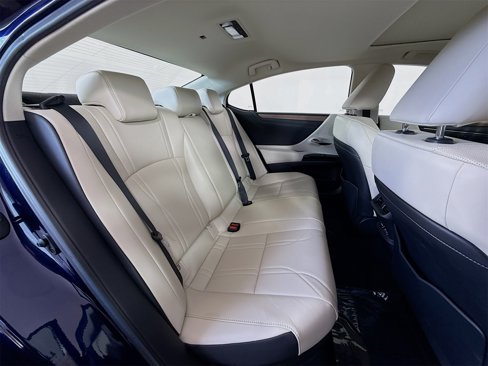 Used 2023 Lexus ES 300h w/ Luxury Package image 21